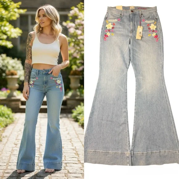 Alice + Olivia "Beautiful" High-Rise Bell Bottom Jeans - Floral Embroidered NWT - Picture 1 of 16